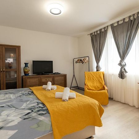 Two-Bedroom Apartment Rea In Rovinj Exteriör bild