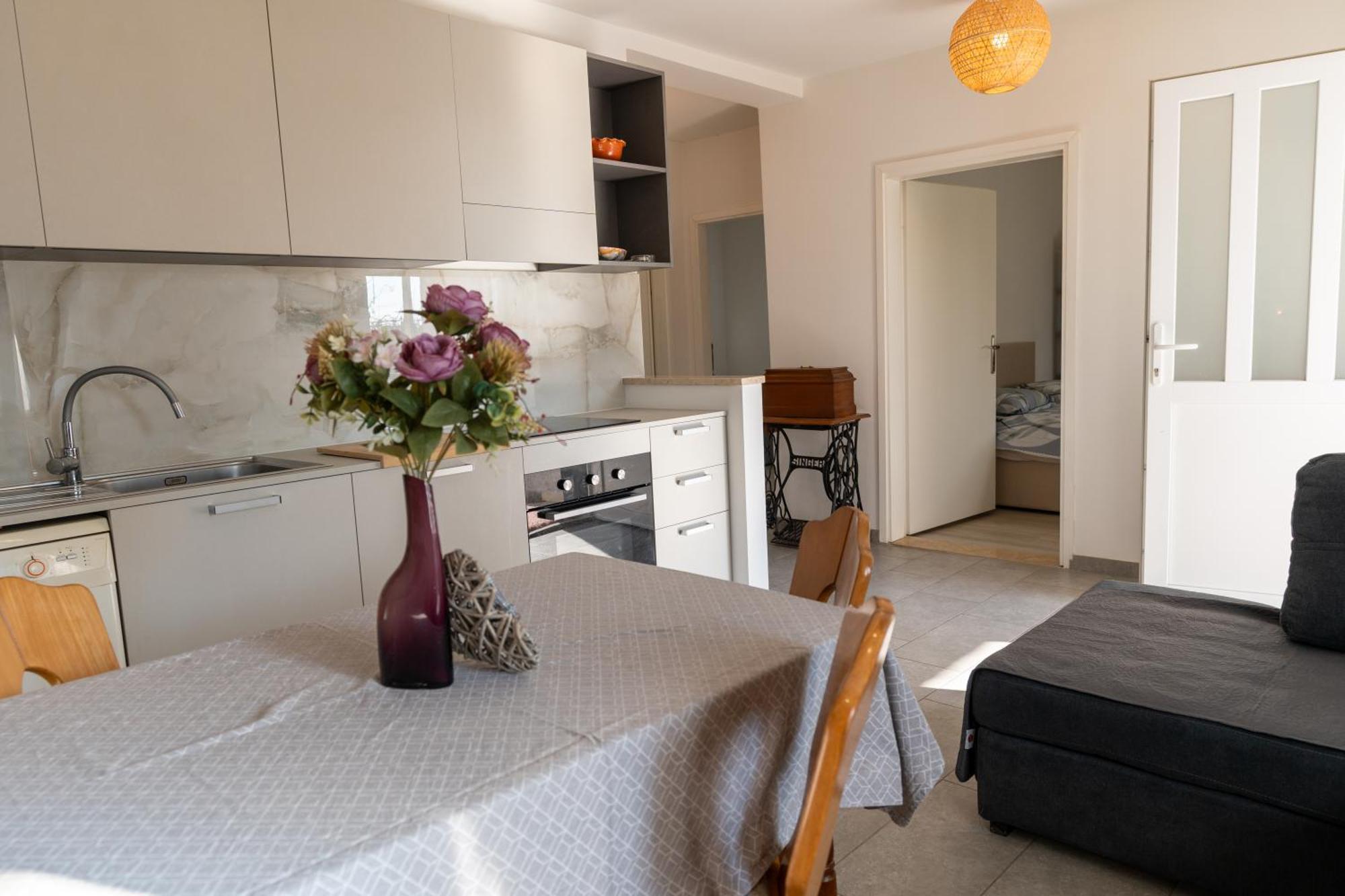 Two-Bedroom Apartment Rea In Rovinj Exteriör bild